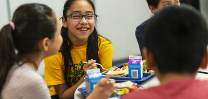 索迪斯提供学校食品健康与安全管理服务，学校食堂营养餐服务，学校空间环境设计，学校后勤管理服务